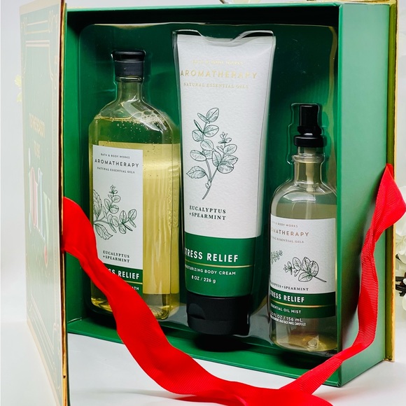 Bath and Body Works Aromatherapy Stress Relief Eucalyptus-Spearmint 3Pc Gift Box - Picture 5 of 10